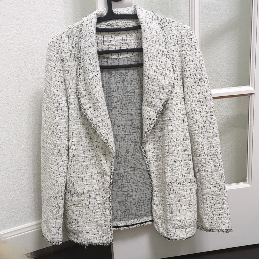 Max studio white & black open front blazer with fringe edging - Picture 3 of 15